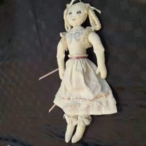 HANDCRAFTED 1984 CANDLEWICK EMBROIDERED 18" RAG DOLL